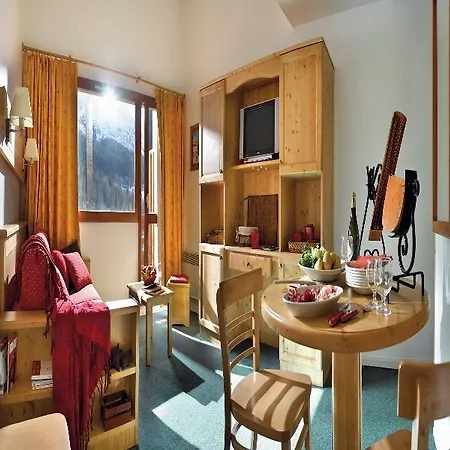 Pierre & Le Peillon Lägenhetshotell 3*